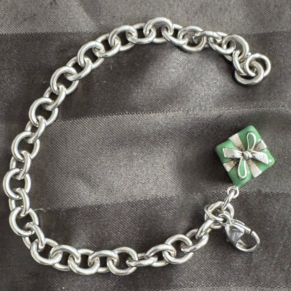 Tiffany & Co bracelet with dust bags bag.